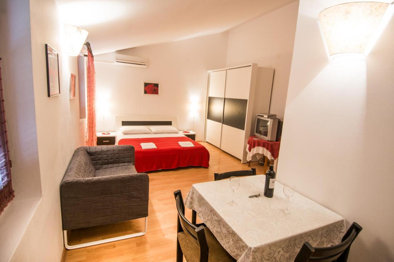 Apartments Adria 비오그라드나모루 외부 사진